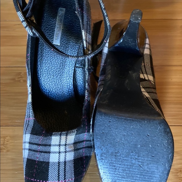 Shoes - Picture 2 of 3